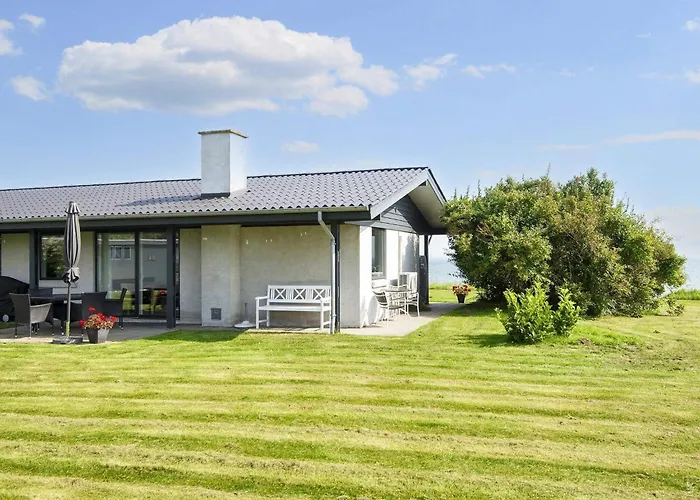 Seaside Panorama Retreat - By Traum *