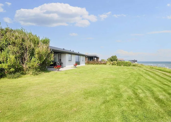 Seaside Panorama Retreat - By Traum *